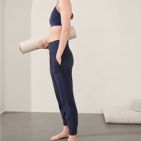 Athleta Salutation Jogger NWT - Picture 10 of 16